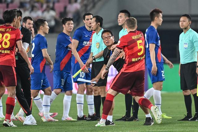 麦坎茨：文班亚马防守用力过猛 唐斯也是状元秀&对位时他占据优势